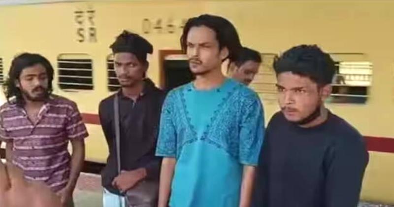 ട്രെയിനില്‍ കളിത്തോക്ക് പുറത്തെടുത്തു; സഹ യാത്രക്കാരുടെ പരാതിയില്‍ നാല് മലയാളി യുവാക്കള്‍ തമിഴ്നാട്ടില്‍ പിടിയില്‍