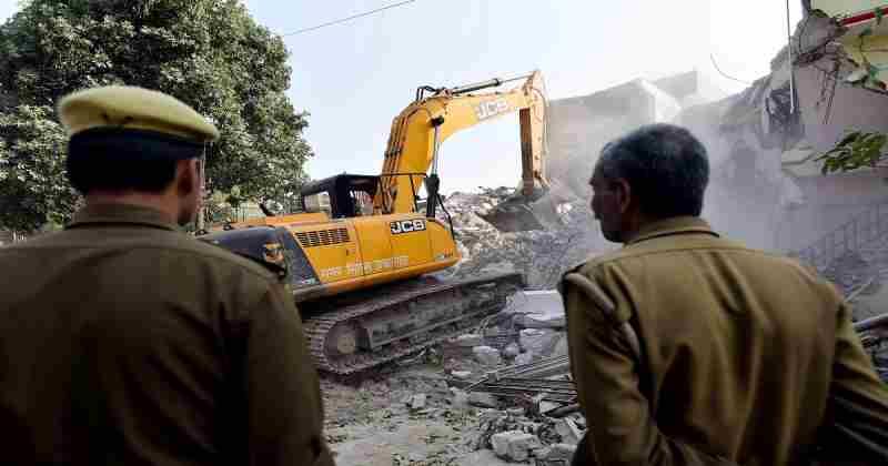 മധ്യപ്രദേശിലും ബുള്‍ഡോസര്‍ പ്രയോഗം: പത്ത് മാംസ വില്‍പന ശാലകള്‍ പൊളിച്ചു നീക്കി