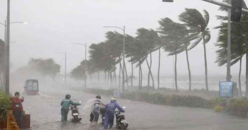 സംസ്ഥാനത്ത് കനത്ത മഴ: വെളളക്കെട്ടും വ്യാപക നാശനഷ്ടവും; ക്യാമ്പുകള്‍ തുറക്കാന്‍ കളക്ടര്‍മാര്‍ക്ക് നിര്‍ദ്ദേശം