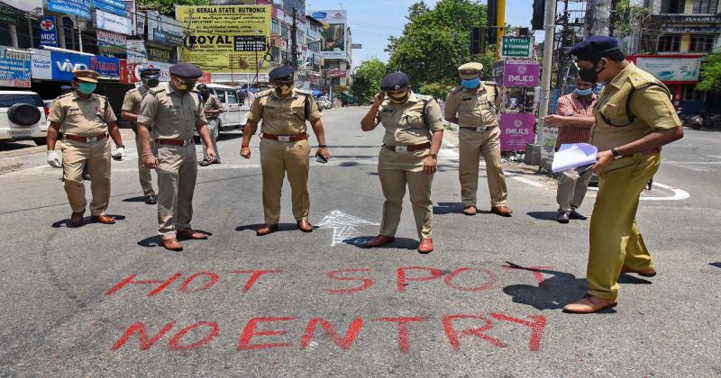 ലോക്ക് ഡൗണ്‍ പോലെ... കര്‍ശന പരിശോധന; കടകള്‍ അടഞ്ഞ് കിടക്കുന്നു, നിരത്തുകളില്‍ വാഹനങ്ങള്‍ വളരെ കുറവ്