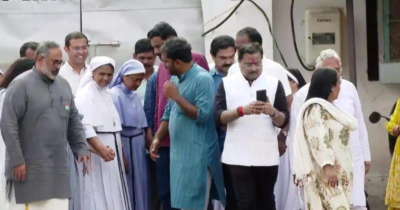ഒൻപത് ദിവസത്തിന് ശേഷം നീതി; കത്തോലിക്കാ സന്യാസിനികൾ ജയിൽ മോചിതരായി; സ്വീകരിച്ച് സഹപ്രവർത്തകരും നേതാക്കളും