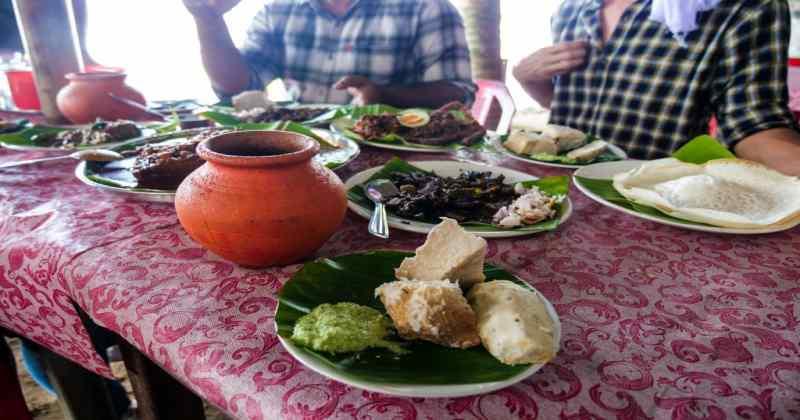 ഷാപ്പില്‍ കയറി വയര്‍ നിറയെ കള്ളും താറാവ് കറിയും; പണം നല്‍കാതെ മുങ്ങിയവരെ നാട്ടുകാര്‍ പിടികൂടി പൊലീസില്‍ ഏല്‍പ്പിച്ചു