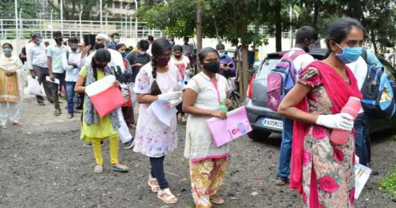 സംസ്ഥാനത്ത് ഞായറാഴ്ച ലോക്ക്ഡൗണും രാത്രികാല കര്‍ഫ്യൂവും പിന്‍വലിച്ചു; കോളേജുകള്‍ തുറക്കുന്നു