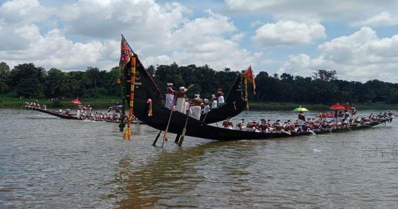 പള്ളിയോടം മറിഞ്ഞ് അപകടം; പ്ലസ്ടു വിദ്യാര്‍ത്ഥി മരിച്ചു; മൂന്ന് പേര്‍ക്കായി തിരച്ചില്‍ ശക്തമാക്കി