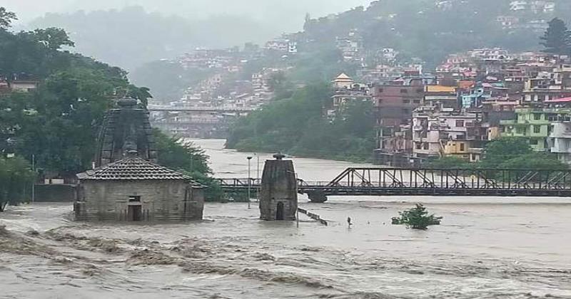 ഉത്തരേന്ത്യയില്‍ പേമാരി: വെള്ളപ്പൊക്കം, മണ്ണിടിച്ചില്‍; 12 മരണം, ഹിമാചല്‍പ്രദേശില്‍ പാലവും കാറുകളും ഒഴുകി പോയി