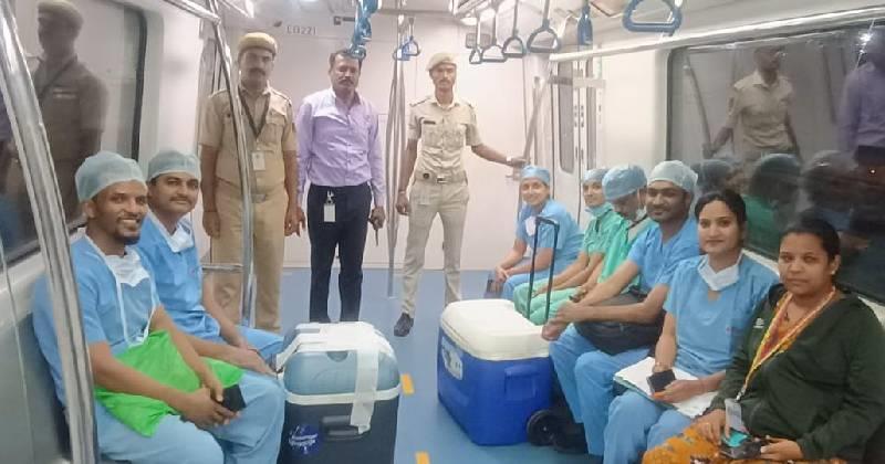 ഗതാഗതക്കുരുക്ക്: ആശുപത്രിയിലേക്ക് കരളുമായി മെട്രോയില്‍ യാത്ര; തുടര്‍ന്ന് ആംബുലന്‍സ് വഴി ആശുപത്രിയിലേയ്ക്ക്